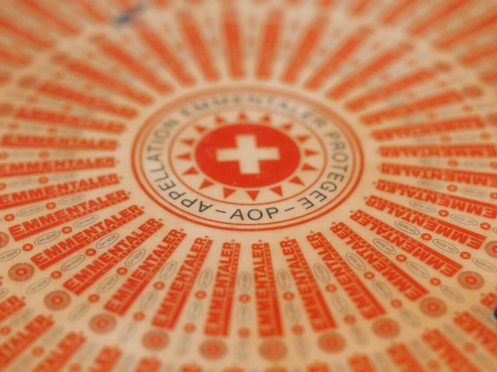 Nahaufnahme von Emmentaler Käseverpackung