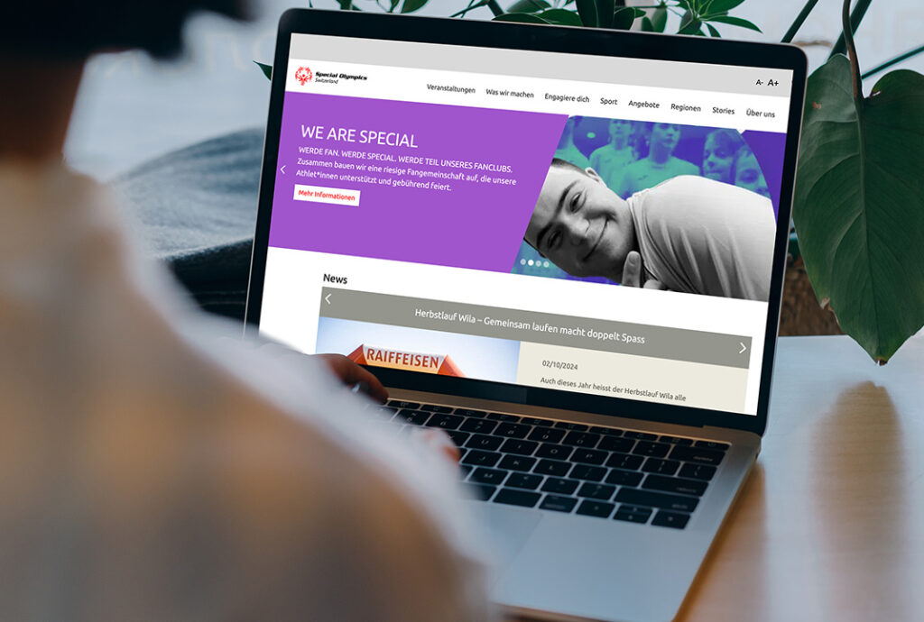 Person betrachtet Special Olympics Webseite