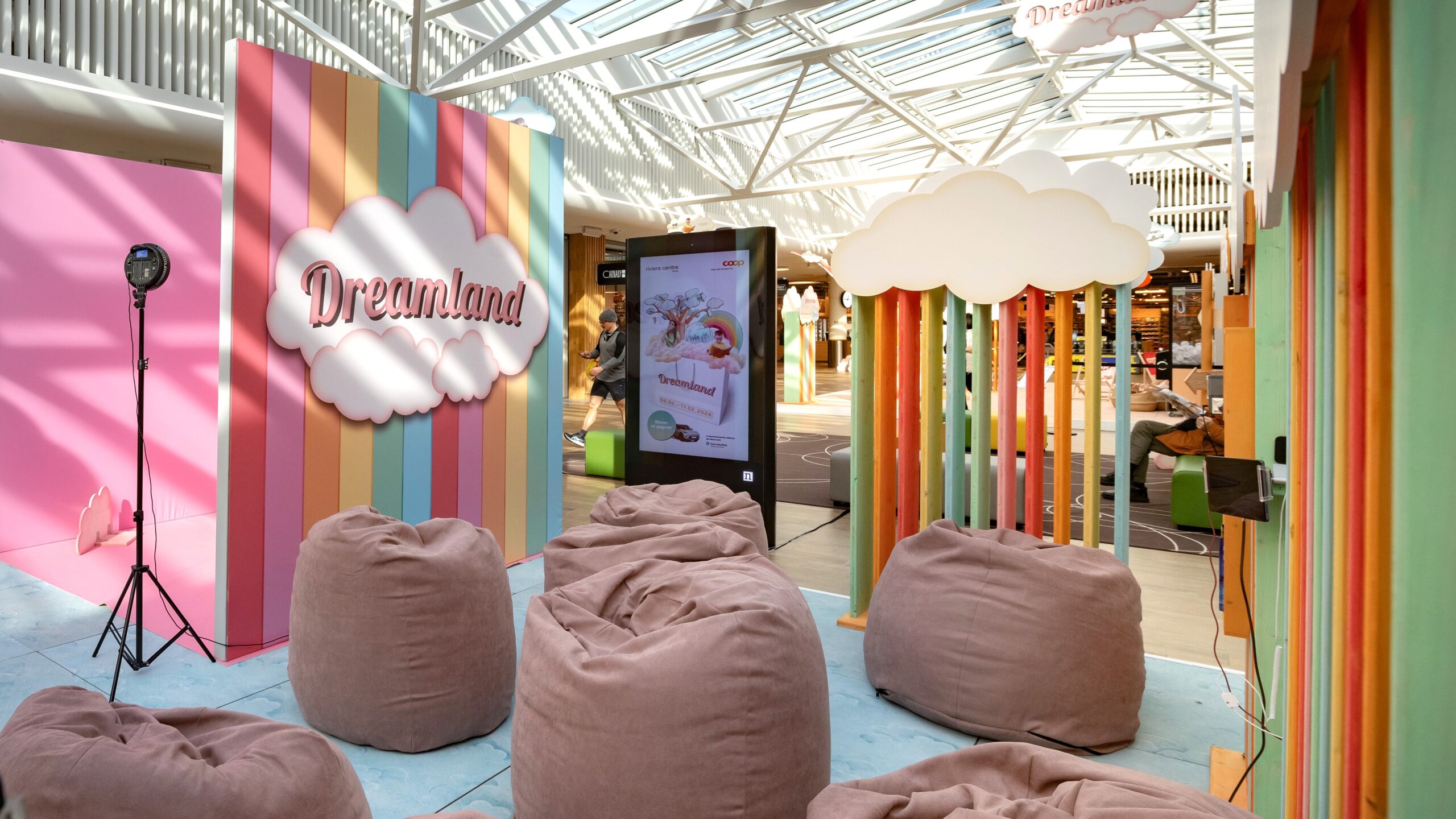 Bunte Dreamland-Promotion-Ecke in einem Einkaufszentrum