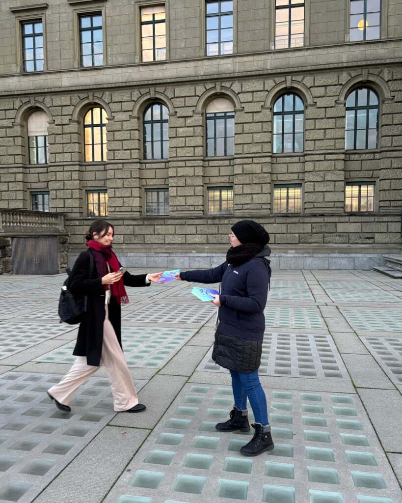 Flyer-Verteilaktion an den relevanten Hochschulen für die Bekanntmachung des Angebots.